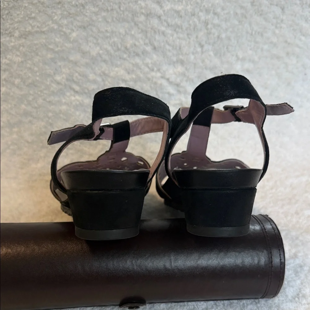 NWOT David Tate Black T-Strap Sandals Laser Cut Comfort Wide Width Size 8.5